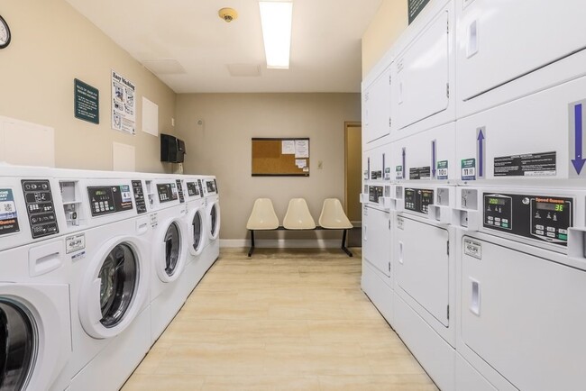 Building Photo - 1550 Worcester Rd