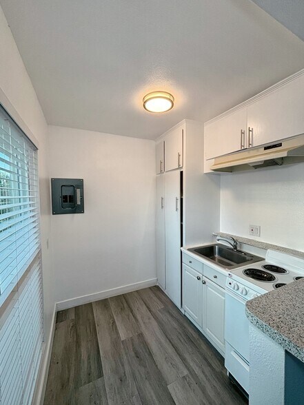 Building Photo - 6512 Pickering Ave