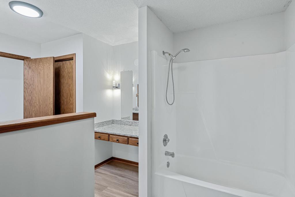 Building Photo - 833 Tyrol Ln