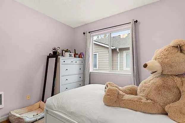 Building Photo - 12014 SE Bush St