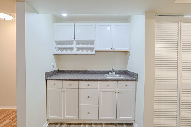 Building Photo - 929 Buccaneer Dr