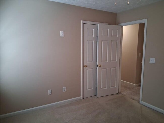 Building Photo - 130 Vinings Dr