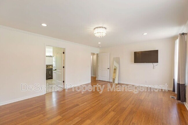 Building Photo - 6999 Tartan Dr