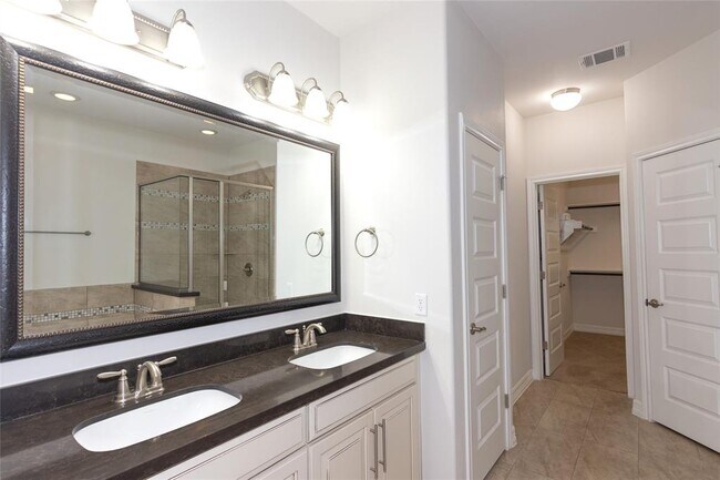 Building Photo - 12205 Terraza Cir