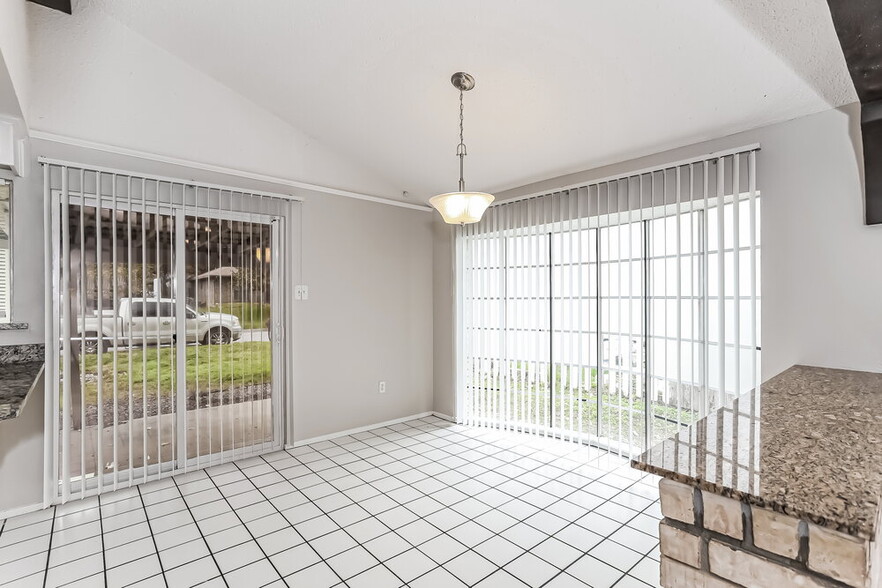 Building Photo - 2859 Hitson Ln