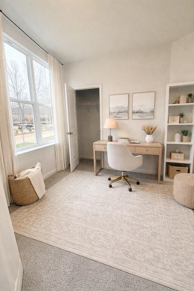 Building Photo - 10165 Queens Wy