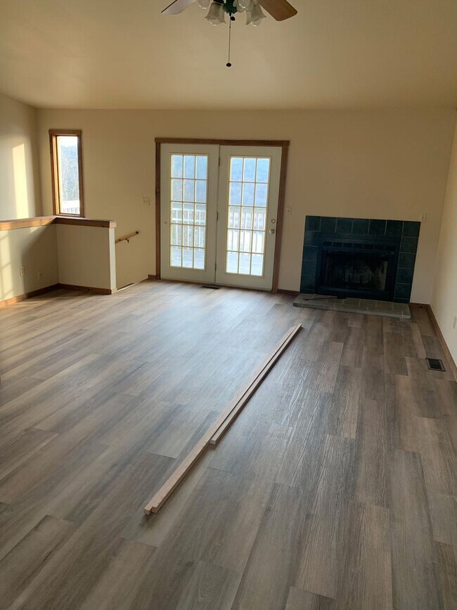 Building Photo - Duplex Available in Forsyth!