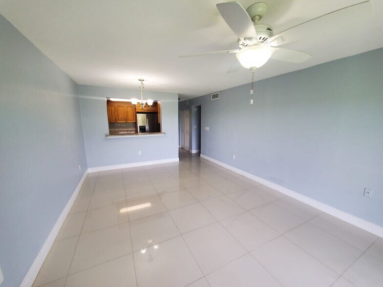 Building Photo - 9945 W Flagler St