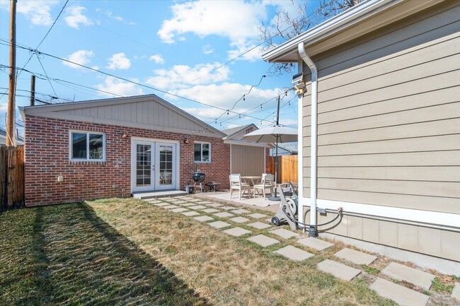 Building Photo - 3BD, 3BA Sunnyside Bungalow with 3-Car Garage