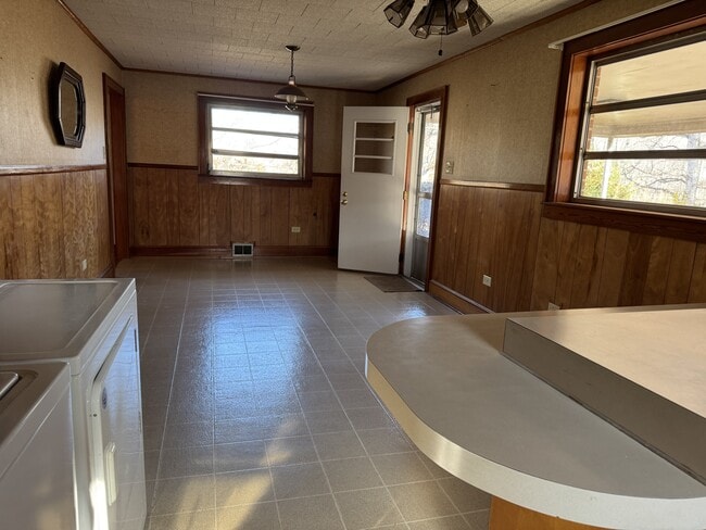 Building Photo - 5804 Elkin Hwy