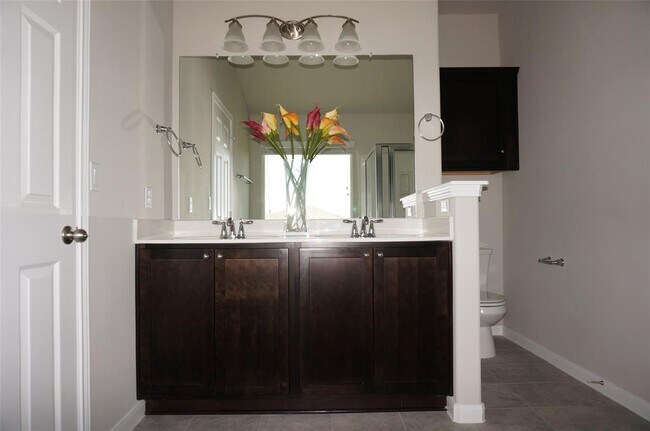 Building Photo - 399 Langely