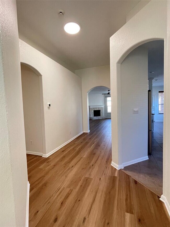 Building Photo - 15801 Belfin Dr