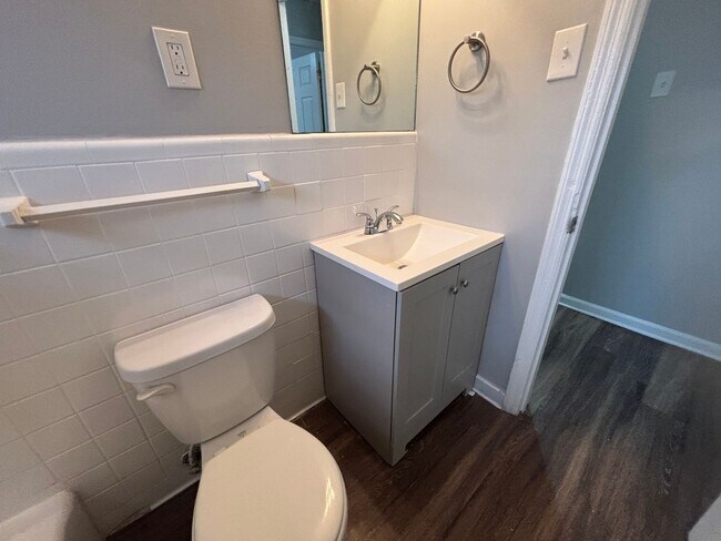 Building Photo - 2370 Hillside Ave