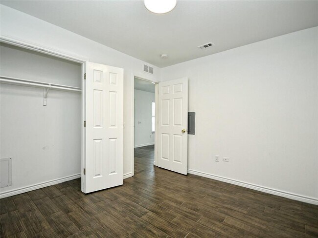 Building Photo - 411 Delmar Ave