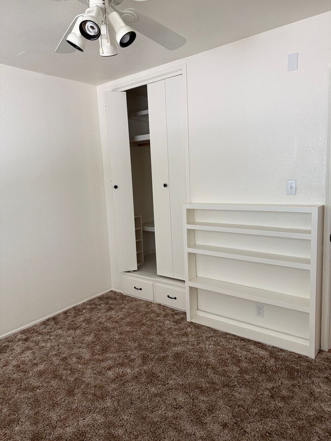 Building Photo - 2101 Aspen Dr