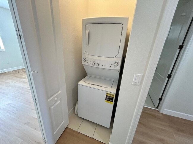 Building Photo - 430 SW 147th Ave