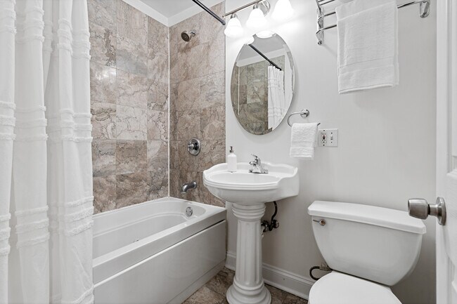 Building Photo - 950 W Belle Plaine Ave