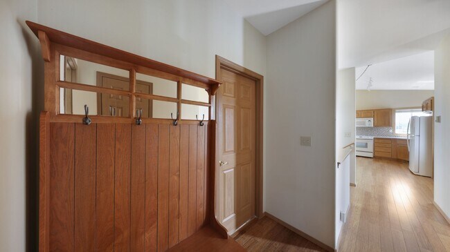 Building Photo - 2 Bed 2 Bath - Penn Cove - Small Dog - Vie...