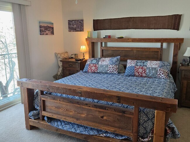 Building Photo - Gorgeous South West Escondido Home! $4,200/Month.  Pets Allowed - Text 619-889-8400