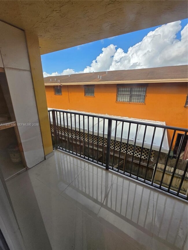 Building Photo - 6151 SW 24th St