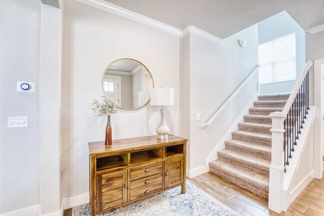 Building Photo - 909 W Eagle St