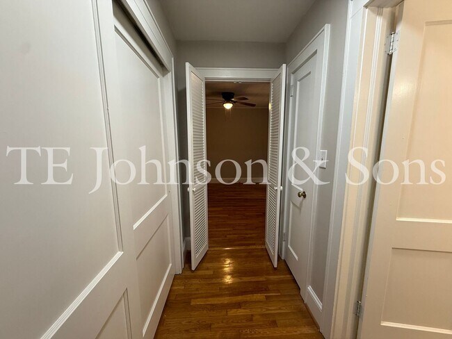 Building Photo - Spacious 3 Bedroom Home with Primary Suite on Main Level and 2-Car Carport