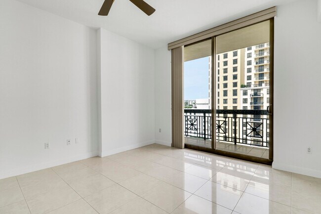 Building Photo - 801 S Olive Ave