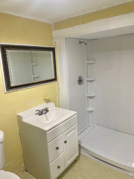 Building Photo - 1077 Martinstein Ave