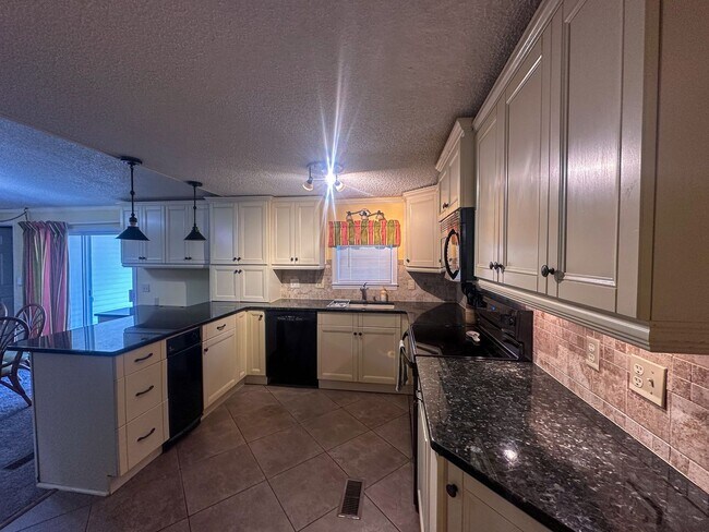 Building Photo - 5 Bedroom Beach House