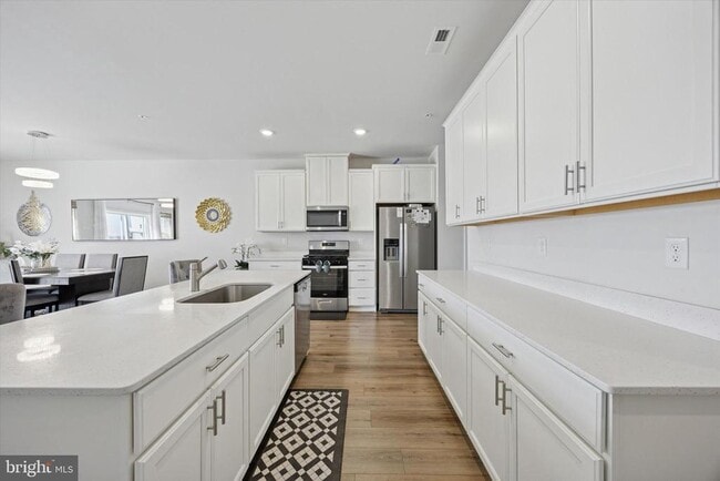 Building Photo - 68 Painters Wy