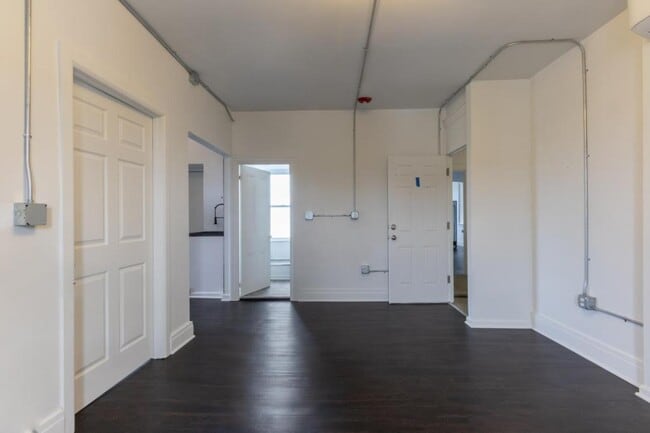 Building Photo - 713 Locust St