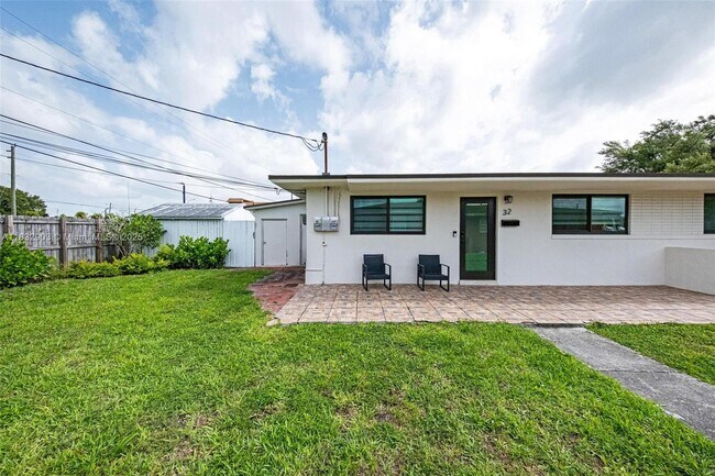 Building Photo - 30 NW 56th Ct