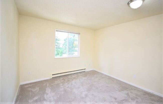 Building Photo - Updated 2 Bed Condo in Prime Location!