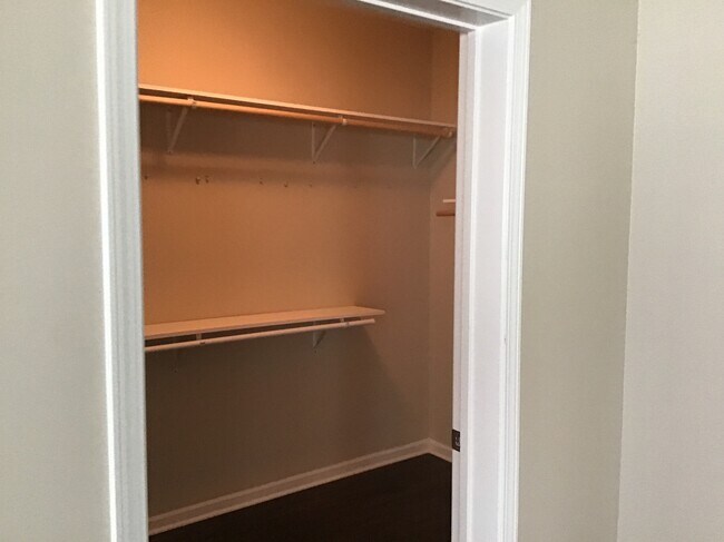 Building Photo - 1613 Deer Meadows Dr