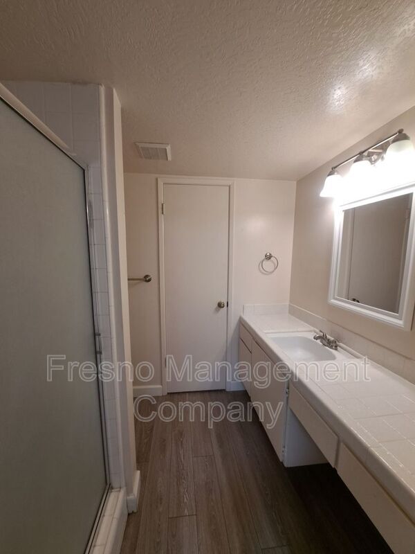 Building Photo - 4919 N Millbrook Ave