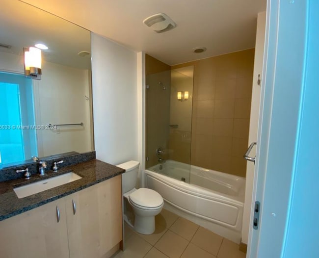 Building Photo - 2 bedroom + 2 bath corner unit || MET1