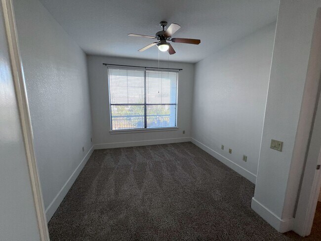 Building Photo - 2600 Hillsboro Pike