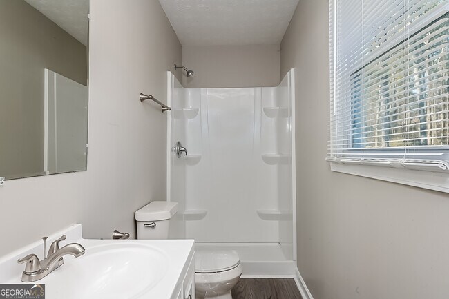 Building Photo - 4975 Manor Dr SW