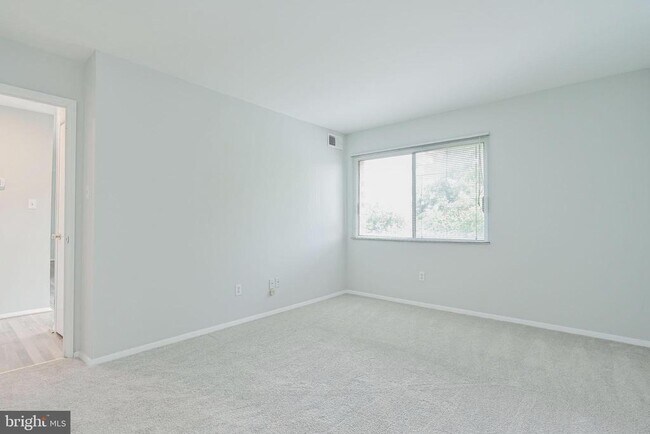 Building Photo - 8000 Le Havre Pl