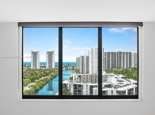 Building Photo - 3375 N Country Club Dr
