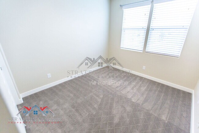 Building Photo - 2095 S Saguaro Dr