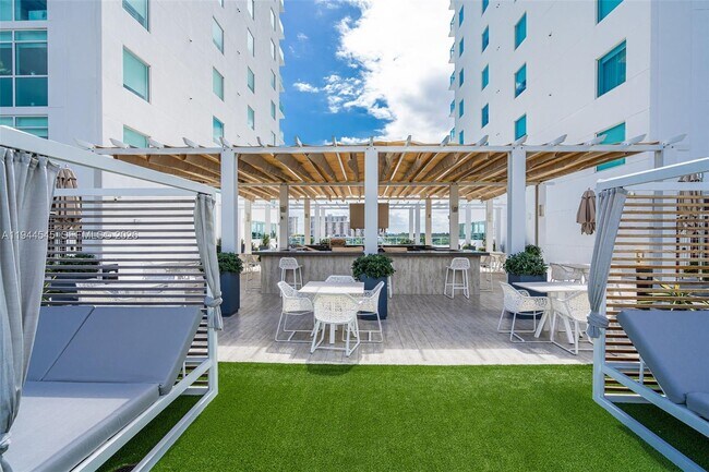 Building Photo - 400 Sunny Isles Blvd