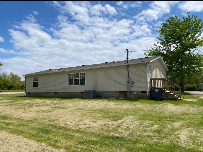 Building Photo - 185 Oaklawn Ct