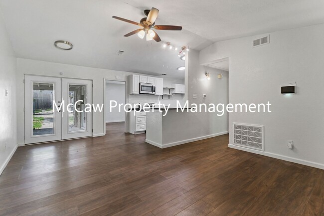 Building Photo - Coming Soon! Fantastic 2/1 Duplex in Mesqu...