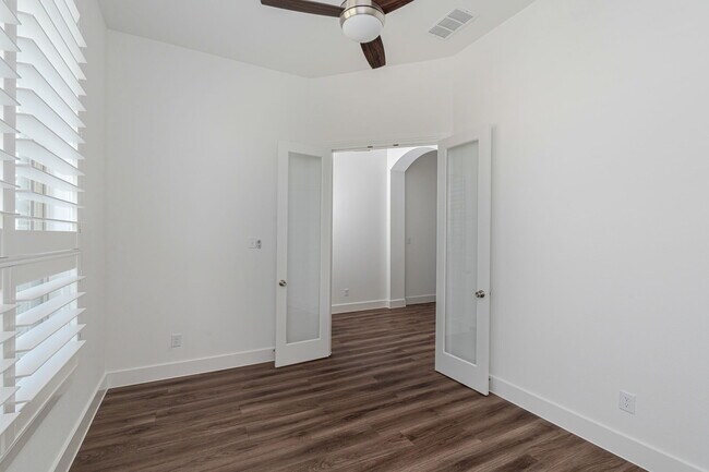 Building Photo - 720 Wycliffe Dr