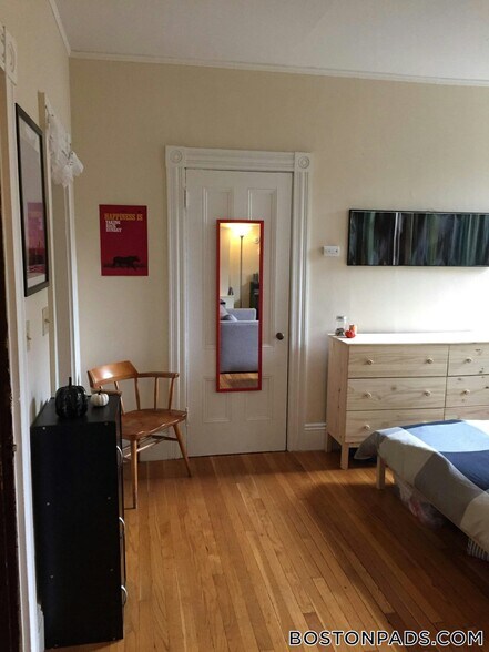 Building Photo - 6 Symphony Rd