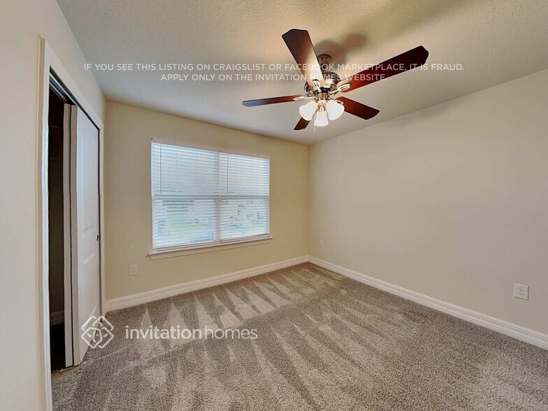 Building Photo - 5167 Royal Point Ave