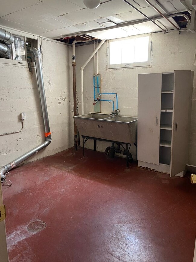Building Photo - 2 WEEKS FREE WITH SIGNED LEASE Dog Friendl...