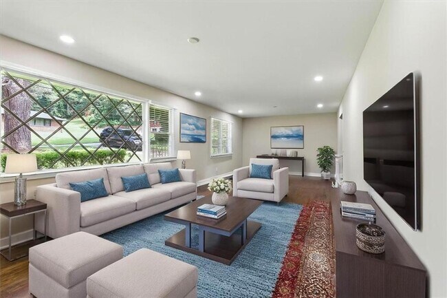 Building Photo - 893 Woodmere Dr NW