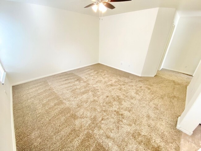 Building Photo - GORGEOUS 3 BEDROOM / 2 FULL BATH SINGLE FAMILY HOME , WITH 2 CAR GARAGE